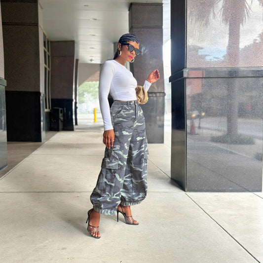 Camouflage Knife-Style Wide-Leg Cargo Jeans